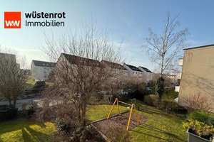 Schöne helle 3-Zi.-Wohnung: Balkon, großer Keller, PKW-Stellplatz, Luftwärmepumpe, gepfl. Anlage!
