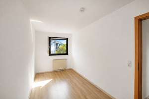 Helle 3,5-Zimmer-Wohnung mit Balkon ins Grüne, Tageslichtbad & Tiefgaragenstellplatz – 67065 Mundenheim, Ludwigshafen am Rhein – Vorschaubild 12