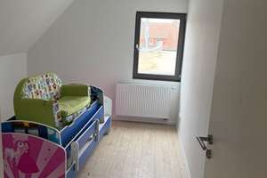 Großzügige 5-Zimmer-Wohnung mit Dachgeschosszimmer, 2 Bäder und großem Keller in Wöllstadt

 – Paul-Hallmann-Straße  6, 61206 Wöllstadt – Vorschaubild 6