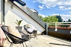 DAS GESAMTE DACHGESCHOSS  – Ruhige Lage im Märchenviertel mit Dachterrasse & zwei Balkonen – Die vollständige Adresse der Immobilie erhältst du vom Anbieter., 81739 Waldperlach, München – Vorschaubild 1