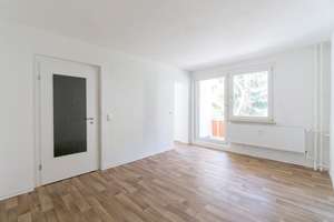 Singles aufgepasst! 1-Raum Wohnung mit Balkon zu vermieten. (nur mit Wohnberechtigungsschein) – Lindenstraße 28, 39218 Schönebeck (Elbe) – Vorschaubild 3