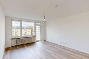 Erstbezug nach Top-Sanierung! 3 Zi. Wohnung mit EBK, Balkon & TG-Stellplatz in Bogenhausen-Denning – Warthestraße 14, 81927 Englschalking, München – Vorschaubild 2