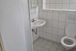 Mehrfamilienhaus und Gewerbe 3 Wohnungen Werkstatt Büro Lager 7 Parkplätze – Regelsbacherstr 2, 90547 Fürth (Kreis) – Vorschaubild 20