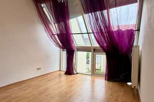 Familienfreundliche 4 Zimmer-Wohnung mit Balkon, Tiefgarage und zusätzlichem Stellplatz in Bobingen – Die vollständige Adresse der Immobilie erhältst du vom Anbieter., 86399 Bobingen – Vorschaubild 4