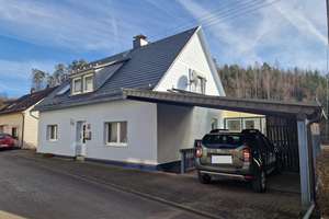 Gepflegtes Einfamilienhaus in Ortsrandlage mit Carport und großem Gartengrundstück! – Die vollständige Adresse der Immobilie erhältst du vom Anbieter., 57562 Herdorf – Vorschaubild 2