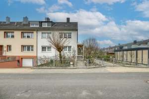 Zweifamilienhaus in Aachen-Forst – großes Grundstück, 4 Garagen & ruhige Lage – Die vollständige Adresse der Immobilie erhältst du vom Anbieter., 52078 Forst, Aachen – Vorschaubild 2