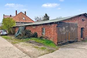 Sanierungsbedürftiges Vierfamilienhaus mit großem Entwicklungspotenzial in Sarstedt – Die vollständige Adresse der Immobilie erhältst du vom Anbieter., 31157 Sarstedt – Vorschaubild 2