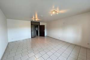 Bezugsfreie 2-Zimmer-Wohnung mit Südbalkon, moderner Küche, saniertem Bad und Garage in Geneicken – Memelstraße 174a, 41238 Bonnenbroich-Geneicken, Mönchengladbach – Vorschaubild 2