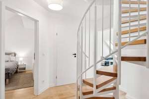 Helle 2,5-Zimmer-Galeriewohnung, möbliert, Südbalkon (Vermietung auf Zeit, all inclusive) – Axel-von-Ambesser-str. 9, 81371 Sendlinger Feld, München – Vorschaubild 11