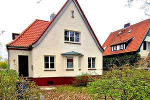 Gepflegtes Einfamilienhaus (Bj. 1930) in Ahrensburg mit Stellplatz – Adolfstraße 12, 22926 Ahrensburg – Vorschaubild 1