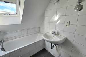 helle Wohnung mit Balkon (WBS FÜR 2 PERSONEN)