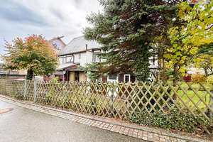 Großes, teilsaniertes Einfamilienhaus mit Garten & Garage in zentraler Lage in Elterlein, Erzgebirge – Die vollständige Adresse der Immobilie erhältst du vom Anbieter., 9481 Elterlein – Vorschaubild 2