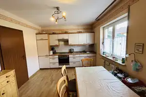 Wohnen auf einer Ebene mit Garage, Doppelcarport und Garten – Flurstraße 6, 67744 Kusel (Kreis) – Vorschaubild 4