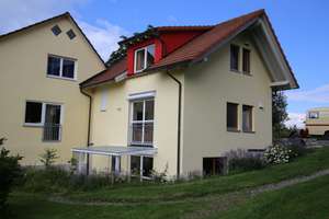 Geräumiges 8-Zimmer Zweifamilienhaus mit Doppelgarage und Einliegerwohnung – Die vollständige Adresse der Immobilie erhältst du vom Anbieter., 88634 Herdwangen-Schönach – Vorschaubild 4