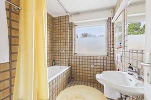 Großzügiges 8-Zimmer-Familiendomizil mit traumhaftem Blick in begehrter Lage – Die vollständige Adresse der Immobilie erhältst du vom Anbieter., 65193 Sonnenberg, Wiesbaden – Vorschaubild 12