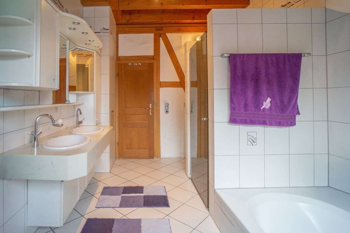 Immobilie in Stutensee - Großzügiges Einfamilienhaus mit Einliegerwohnung, Gewölbekeller und idyllischem Garten – Viel Platz  - Bild 12