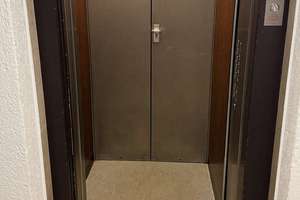 Großzügige 3-Zimmerwohnung mit Parkettboden und Einbauküche in Köln Westhoven – Die vollständige Adresse der Immobilie erhältst du vom Anbieter., 51149 Westhoven, Köln – Vorschaubild 2