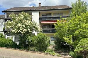 Viel Platz, zwei Balkone & Einliegerwohnung – DHH mit Gartenlaube in Waldbronn-Busenbach – Die vollständige Adresse der Immobilie erhältst du vom Anbieter., 76337 Waldbronn – Vorschaubild 1