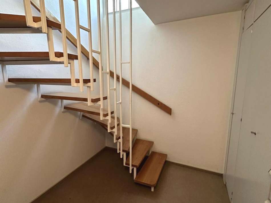 Treppenhaus mit Einbauschrank