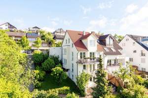Wohnen mit Mehrwert: Neuwertige Doppelhaushälfte mit Einliegerwohnung, Garten und Fernblick – Die vollständige Adresse der Immobilie erhältst du vom Anbieter., 71088 Holzgerlingen – Vorschaubild 1