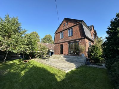 Charakter, Licht und Natur – kernsanierte Backstein-Doppelhaushälfte im Reiherstiegviertel