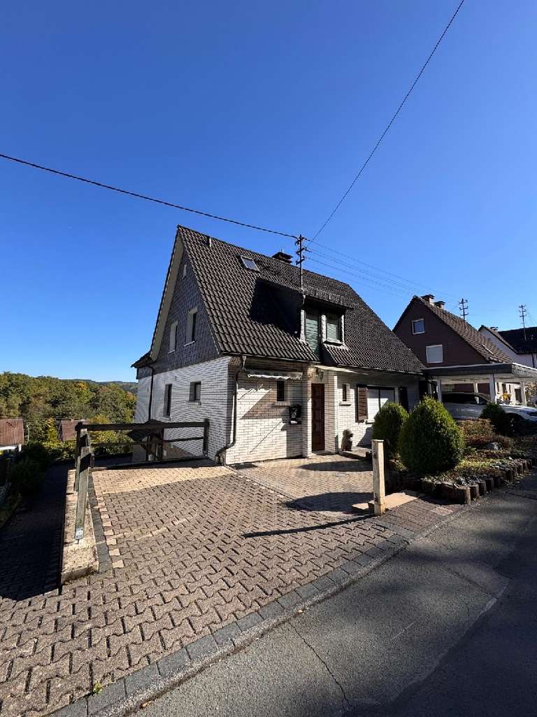 Immobilie in Hilchenbach - Ein- bis Zweifamilienhaus mit Einliegerwohnung in ruhiger Waldrandlage von Hilchenbach - Bild 0