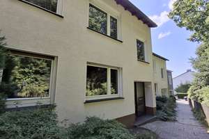 BIK: GERÄUMIGES REIHENMITTELHAUS MIT GARTEN UND GARAGE! BELIEBTE LAGE RONSDORF!