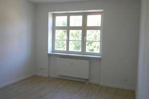 Freundliche 4-Raum-Wohnung mit EBK und Blick ins Grüne in Stadtfeld-Ost erwartet Sie! – Schleiermacherstr. 9, 39108 Stadtfeld Ost, Magdeburg – Vorschaubild 14
