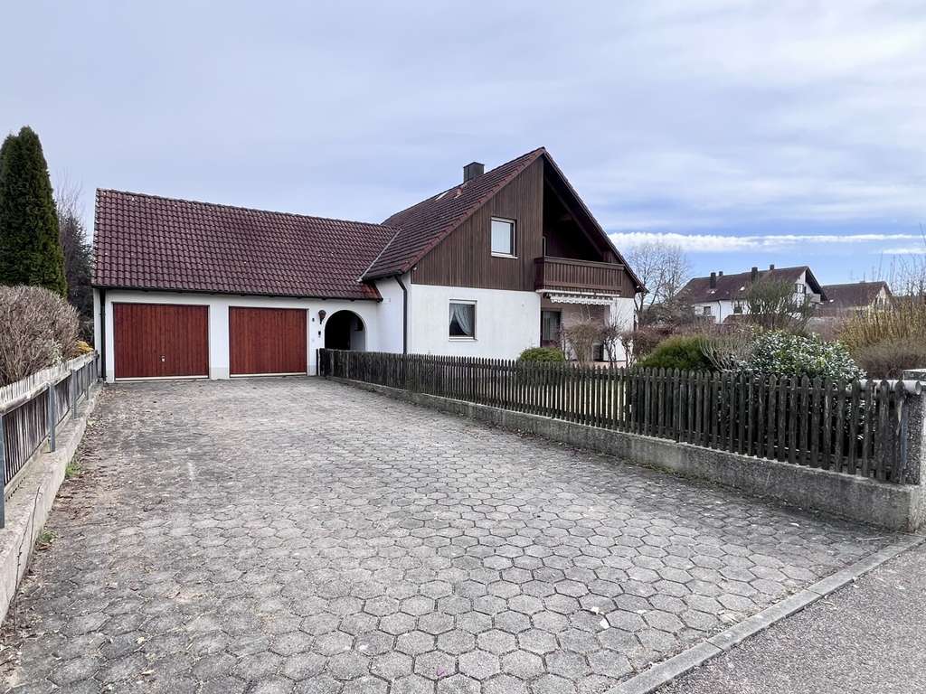 Immobilie in Zeitlarn - Einfamilienhaus mit großem Garten, Garage und Wintergarten - Bild 0