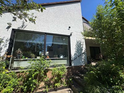 Charmantes Einfamilienhaus mit Garten, Terrasse & Balkon in Frankfurt, Nieder-Erlenbach