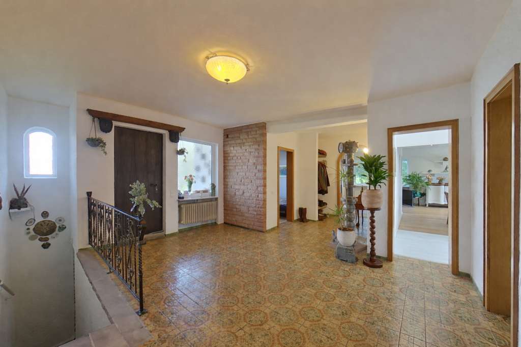 Immobilie in Bottenbach - Einziehen & Wohlfühlen: Stilvoller Bungalow mit Fernblick, großem Garten und eigener Wellnessoase - Bild 1