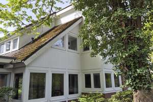 Schöner Wohnen: Lichtdurchflutete Architektenhaus-Hälfte,offene Bauweise,im Grünen, sehr ruhige Lage
