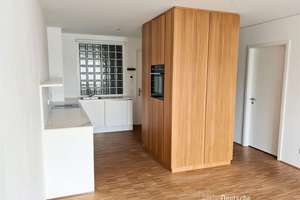 Großzügige 2 Zimmerwohnung mit Einbauküche in zentraler Münchner Lage – Die vollständige Adresse der Immobilie erhältst du vom Anbieter., 80686 Land in Sonne, München – Vorschaubild 6