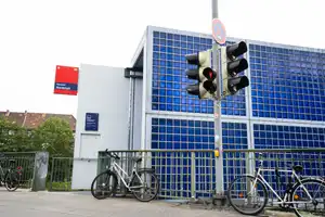 **Sanierte, exklusive 3-Zimmer-Wohnung mit Einbauküche und Balkon** – Fenskestraße 20, 30165 Hannover – Vorschaubild 14