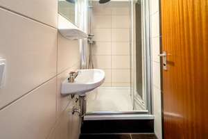Stilvolle 3,5-Zi.-Wohnung mit riesiger Südterrasse & TG-Stellplatz in Toplage Stuttgart-Feuerbach – Die vollständige Adresse der Immobilie erhältst du vom Anbieter., 70469 Feuerbach-Mitte, Stuttgart – Vorschaubild 3