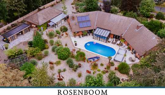 Bild von Einzigartiges Wohnensemble: Luxuriöser Bungalow mit Einliegerwohnung, Loungehaus und Pool