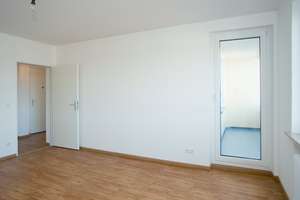 ***ERSTBEZUG NACH KOMPLETTSANIERING*** 2-Zi-Whg mit Loggia -provisonsfrei-