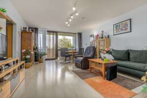 Gepflegte 2-Zimmer-Eigentumswohnung mit Balkon, Stellplatz und Aufzug in Wiesbaden-Delkenheim – Die vollständige Adresse der Immobilie erhältst du vom Anbieter., 65205 Delkenheim, Wiesbaden – Vorschaubild 2