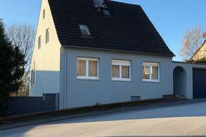 *Preissenkung* Charmantes Einfamilienhaus mit Einliegerwohnung, großer Garage und Garten