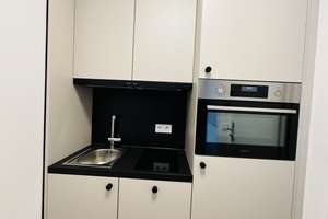 Direkt in Adlershof! Möbliertes modernes Studio mit Balkon und EBK! – Otto-Franke-Straße 45, 12489 Adlershof, Berlin – Vorschaubild 2