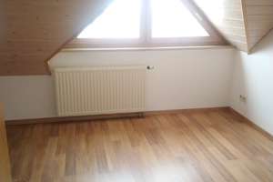 EINZIEHEN UND WOHLFÜHLEN !! Sehr schöne und großzügige 3,5 Zimmer DG-Wohnung – Die vollständige Adresse der Immobilie erhältst du vom Anbieter., 72537 Mehrstetten – Vorschaubild 7