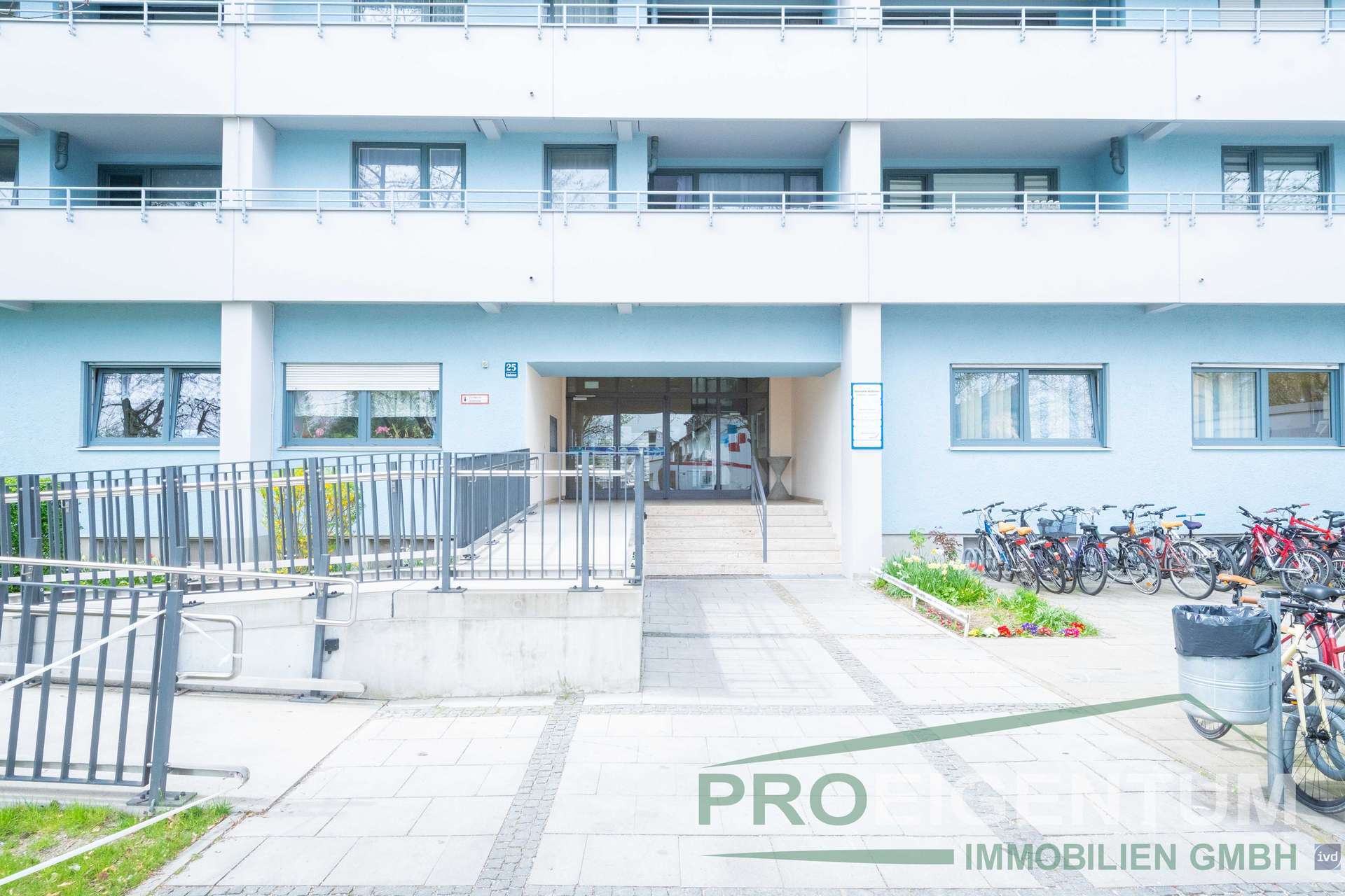 Bieterverfahren: Start bei € 250.000: 4-Zi., 89 m², Umnutzung in Wohnraum denkbar, bisher Praxis, München – Bild 2