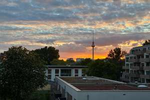 City-Traum mit Südbalkon, großen Räumen und Ausblick zum Verlieben! – Die vollständige Adresse der Immobilie erhältst du vom Anbieter., 10243 Friedrichshain, Berlin – Vorschaubild 10