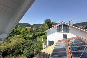 Zum Eigennutz verfügbar:
Attraktive, großzügige Doppelhaushälfte in Westerham
- Idyllische Lage – Die vollständige Adresse der Immobilie erhältst du vom Anbieter., 83620 Feldkirchen-Westerham – Vorschaubild 3