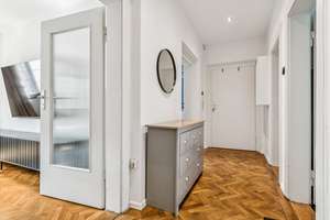 Hochwertig möblierte Designerwohnung mit Blick ins Grüne – Die vollständige Adresse der Immobilie erhältst du vom Anbieter., 80687 St. Ulrich, München – Vorschaubild 2