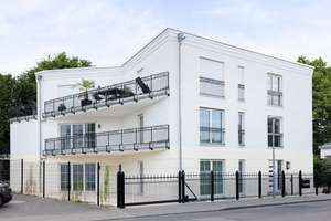 Luxuriöse neuwertige EG-Wohnung (150 m²) gehobener Komfort mit privatem Garten & Terrassen