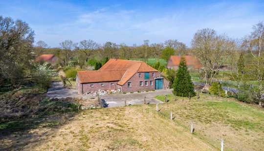 Bild von Haus. Scheune. Pferde. - Landleben pur auf 6.235 m²