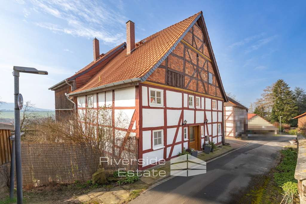 Immobilie in Coppenbrügge - Brünnighausen | Stilvolles, renoviertes Wohnhaus in ruhiger Lage mit tollem Ausblick! - Bild 1