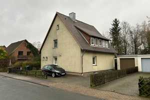 Kapitalanlage ! Vermietetes Zweifamilienhaus mit Balkon, Vollkeller und Garage mitten in Uelzen ! – Uelzen (Kreis) – Vorschaubild 1