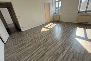 DG  + Aufzug  + moderner Boden + Bad mit Wanne + EBK – Bernsdorfer Straße 69, 9126 Bernsdorf, Chemnitz – Vorschaubild 2